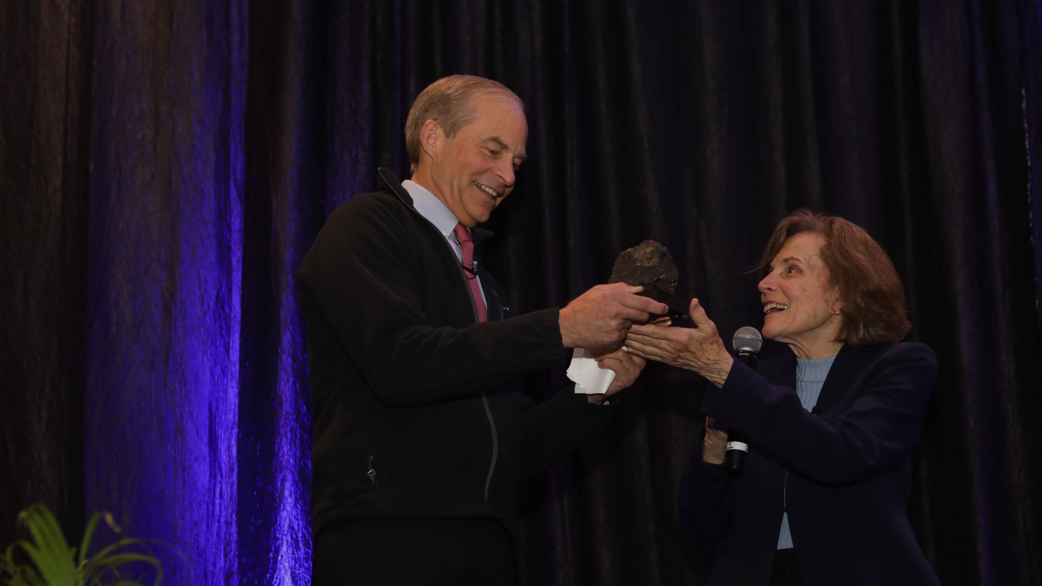 Fisk Johnson receiving the Sylvia Earle Award Fisk Johnson receiving the Sylvia Earle Award